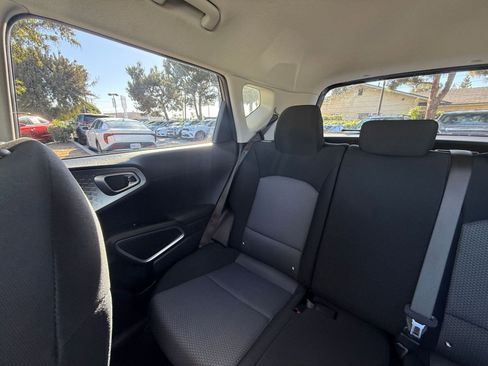 Used 2025 Kia Soul LX w/ LX Technology Package image 35