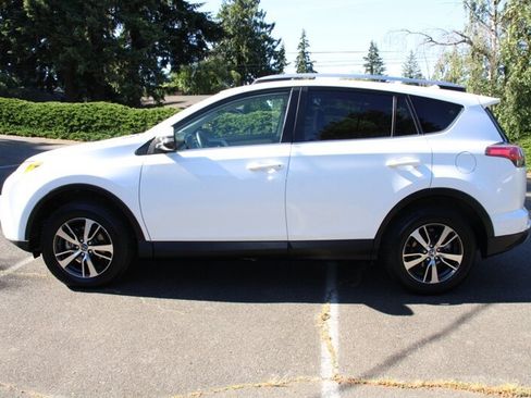 Used 2018 Toyota RAV4 XLE AWD/4WD image 15