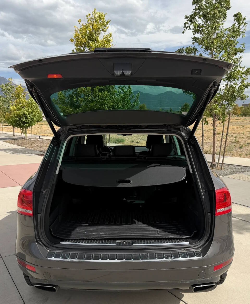 Used 2013 Volkswagen Touareg VR6 AWD/4WD image 9