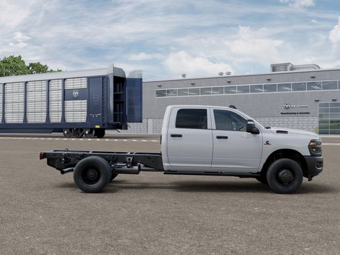 New 2026 RAM 3500 Tradesman AWD/4WD image 13
