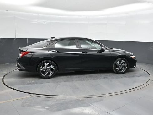 Used 2024 Hyundai Elantra Limited FWD image 4