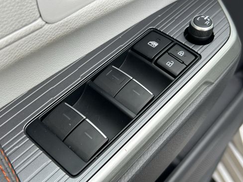 Used 2022 Toyota Sienna XSE w/ XSE Plus Package AWD/4WD image 17