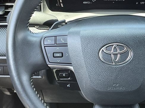 Used 2025 Toyota Camry SE FWD image 12