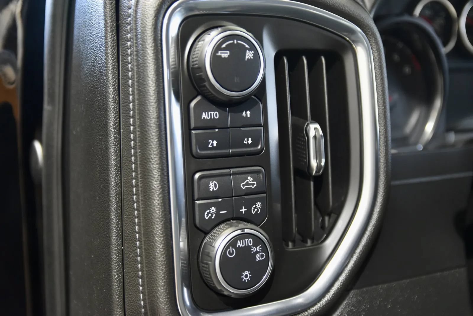 Used 2019 Chevrolet Silverado 1500 LT Trail Boss AWD/4WD image 16