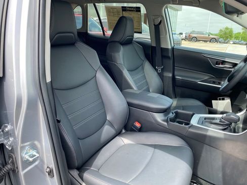 Used 2024 Toyota RAV4 XLE Premium FWD image 31