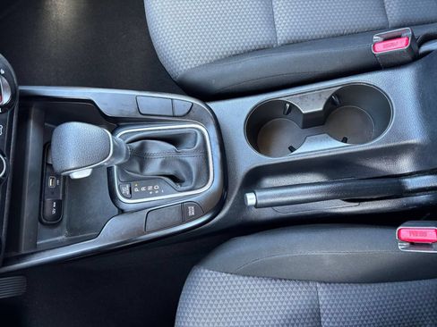 Used 2025 Kia Soul LX w/ LX Technology Package FWD image 39