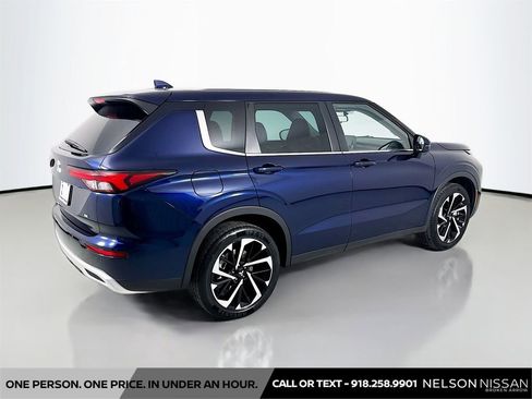 Used 2023 Mitsubishi Outlander SE Black Edition image 5