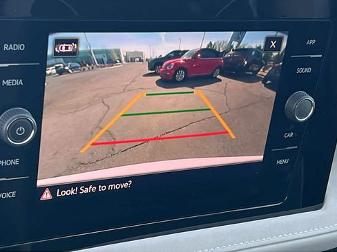 Used 2025 Volkswagen Taos SE w/ Panoramic Sunroof Package image 16