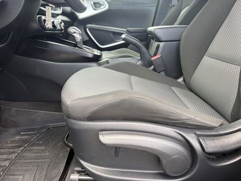 Used 2022 Kia Soul LX FWD image 11