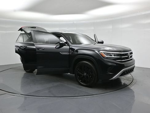 Used 2023 Volkswagen Atlas Cross Sport SE w/ Black Wheel Package AWD/4WD image 32