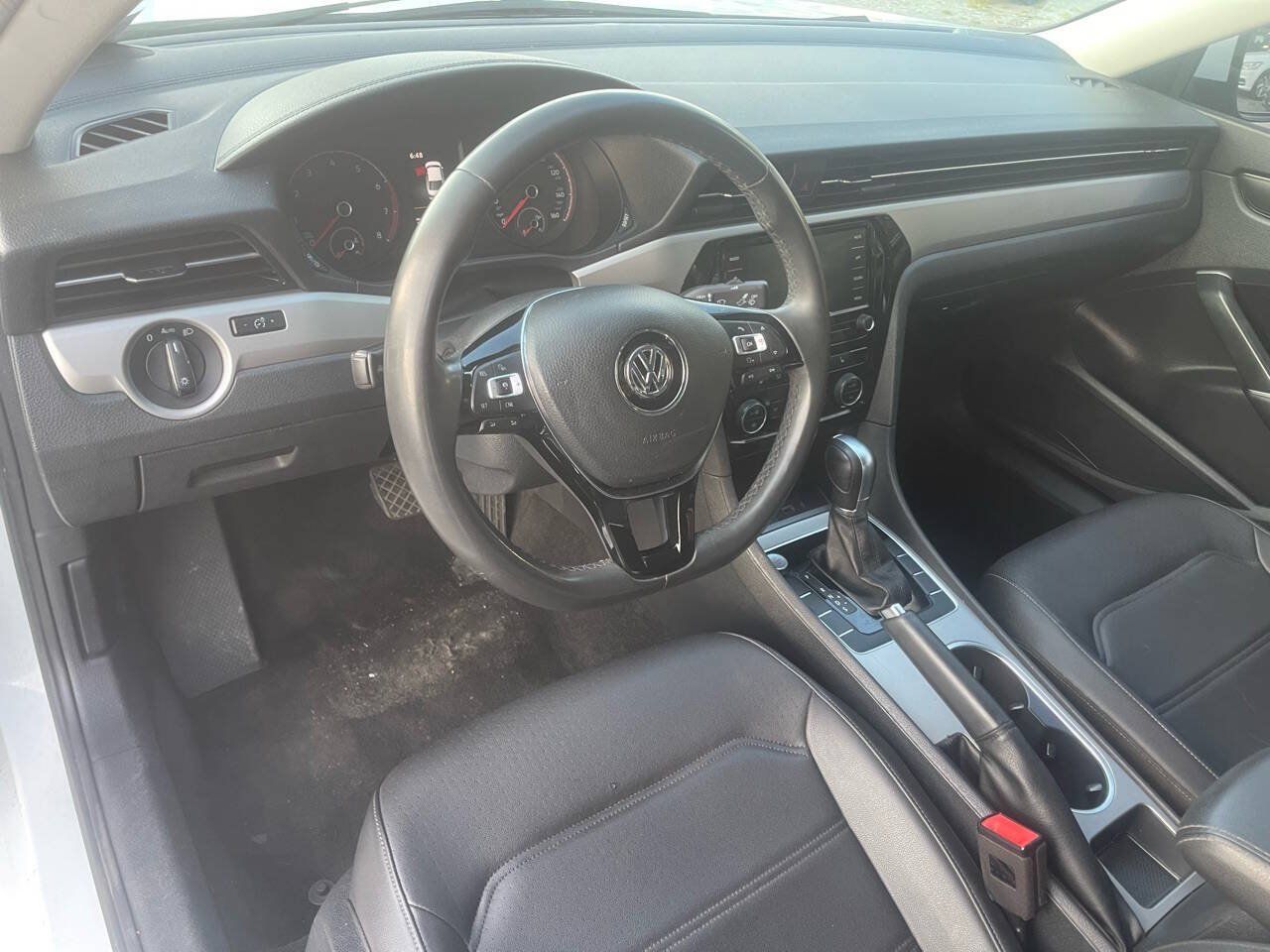 Used 2021 Volkswagen Passat 2.0T SE FWD image 13