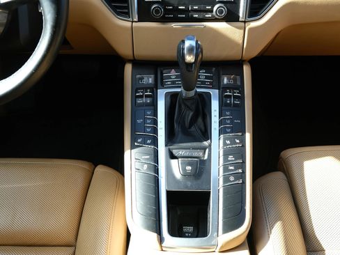 Used 2017 Porsche Macan image 26