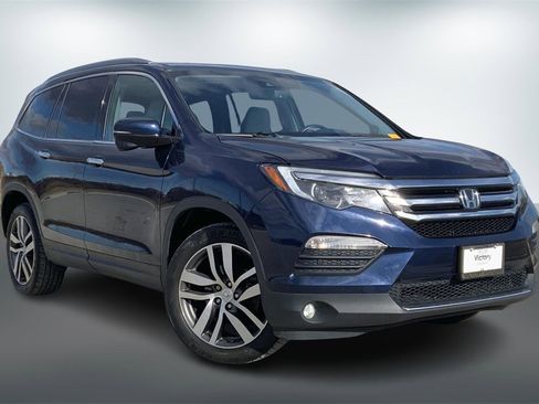 Used 2017 Honda Pilot Touring image 3