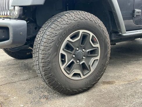 Used 2017 Jeep Wrangler Unlimited Rubicon AWD/4WD image 13
