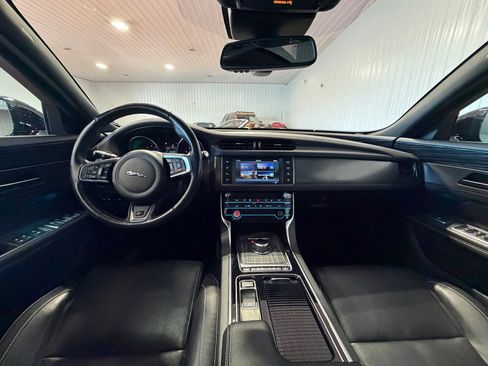 Used 2018 Jaguar XF S image 28