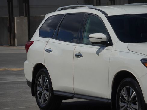 Used 2017 Nissan Pathfinder SL image 31