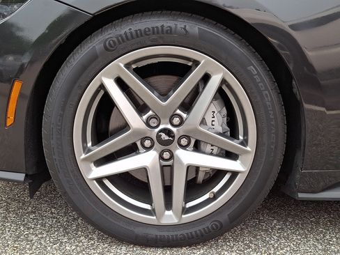 Used 2024 Ford Mustang GT RWD image 4