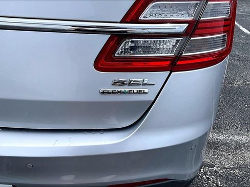 Used 2015 Ford Taurus SEL FWD image 8