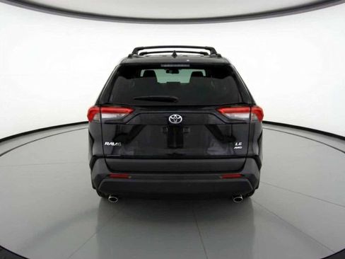Used 2021 Toyota RAV4 LE image 4