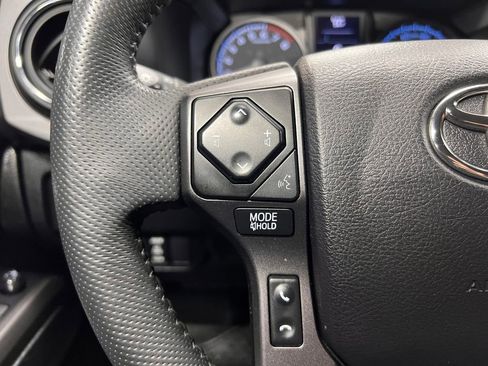 Used 2022 Toyota Tacoma TRD Off-Road w/ Technology Package image 10