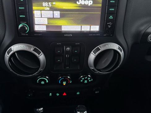 Used 2014 Jeep Wrangler Unlimited Rubicon w/ Connectivity Group image 14