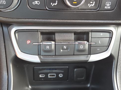 Used 2024 GMC Terrain SLT w/ Tech Package FWD image 33