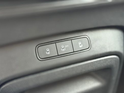 Used 2025 Volkswagen ID. Buzz Pro S RWD image 28