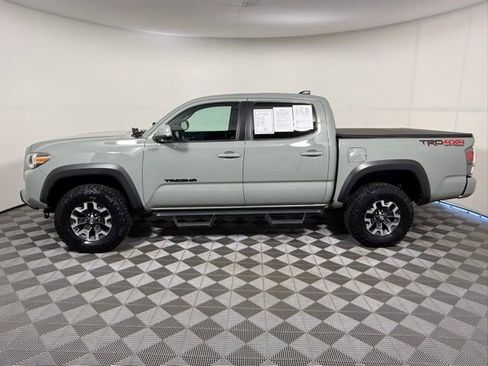 Used 2022 Toyota Tacoma TRD Off-Road w/ Technology Package image 4