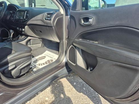 Used 2018 Jeep Compass Latitude FWD image 5
