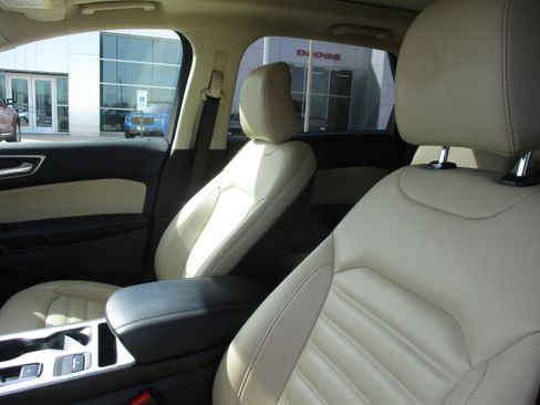 Used 2022 Ford Edge SEL w/ Convenience Package image 17