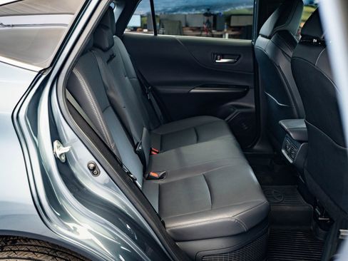 Used 2023 Toyota Venza Limited image 37