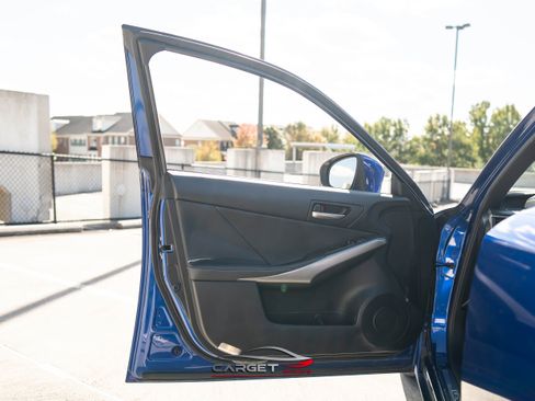 Used 2018 Lexus IS 300 AWD image 40