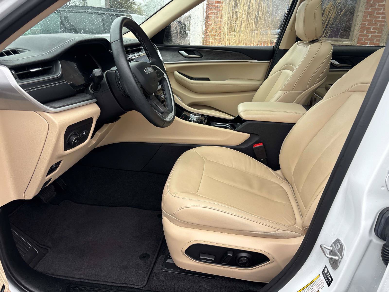 Used 2022 Jeep Grand Cherokee L Limited AWD/4WD image 13