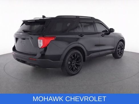 Used 2021 Ford Explorer XLT w/ Equipment Group 202A AWD/4WD image 5