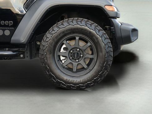 Used 2025 Jeep Wrangler Sport AWD/4WD image 4