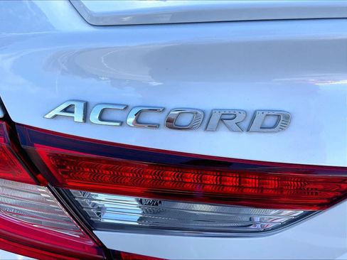 Used 2018 Honda Accord Sport image 11