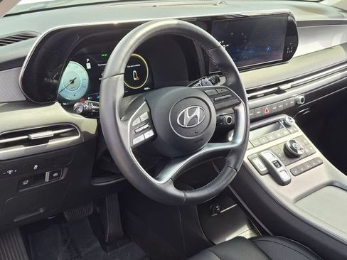 Used 2025 Hyundai Palisade SEL FWD image 14