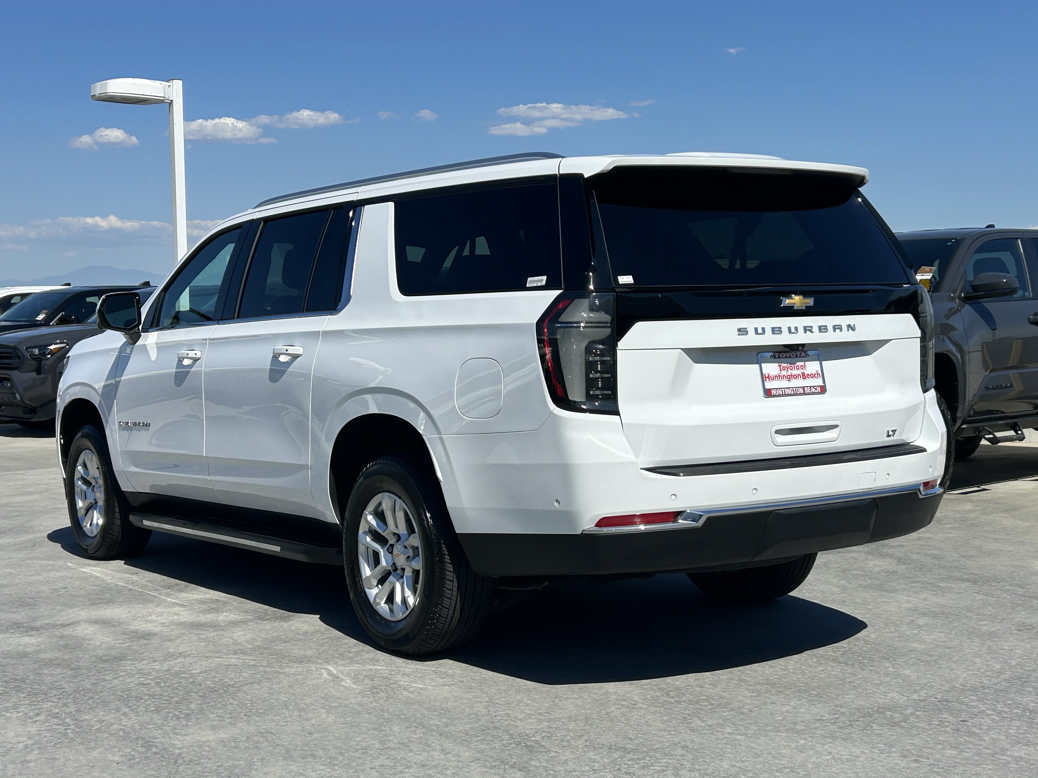 Used 2026 Chevrolet Suburban LT w/ Comfort Package AWD/4WD image 5