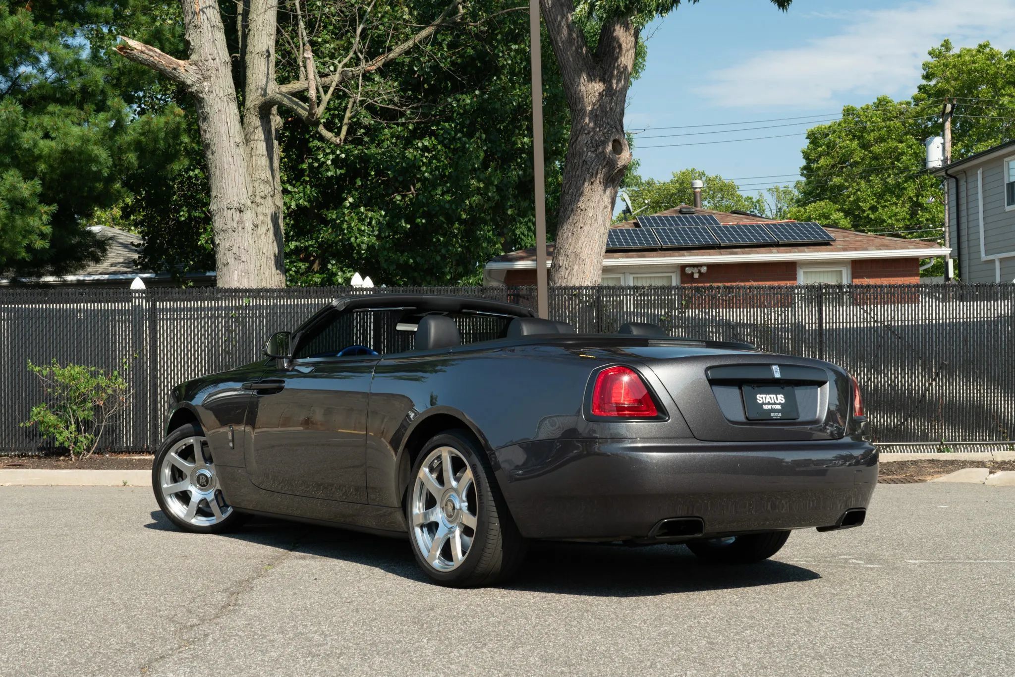 Used 2017 Rolls-Royce Dawn RWD image 11