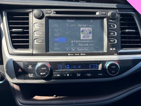 Used 2019 Toyota Highlander XLE FWD image 13
