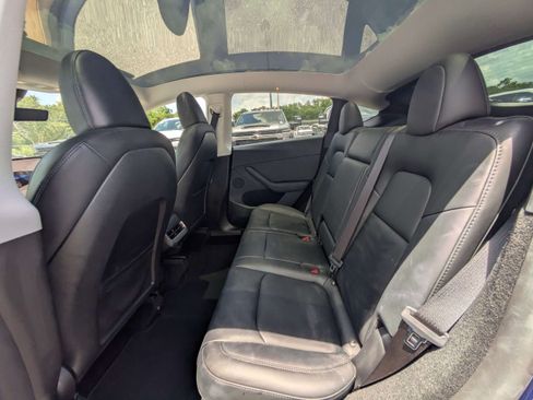 Used 2024 Tesla Model Y Long Range AWD/4WD image 13