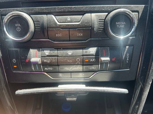 Used 2018 Ford Explorer XLT w/ Equipment Group 202A FWD image 14