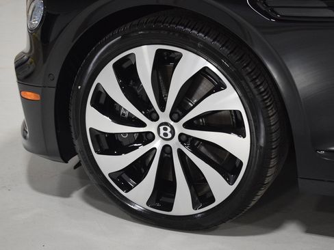 New 2026 Bentley Flying Spur Plug-In Hybrid image 17