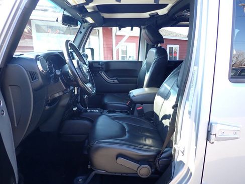 Used 2018 Jeep Wrangler Unlimited Sahara image 8