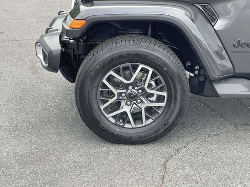 New 2026 Jeep Wrangler Unlimited Sahara AWD/4WD image 10
