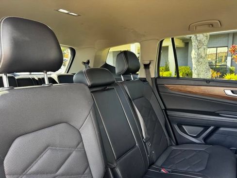 Used 2024 Volkswagen Atlas SE FWD image 14