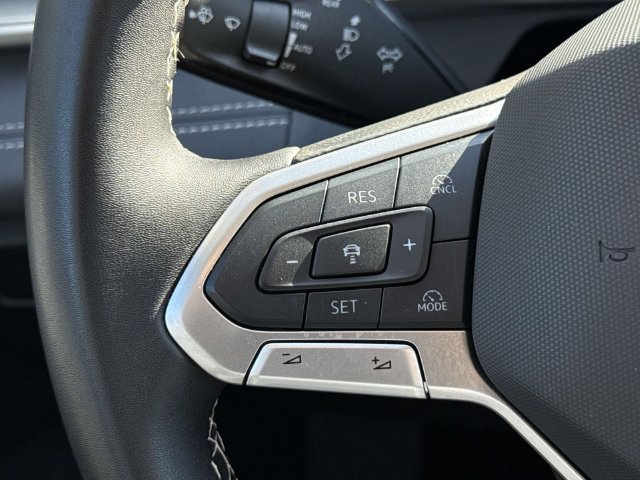 Used 2025 Volkswagen Tiguan SE AWD/4WD image 51