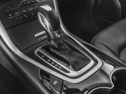 Used 2018 Ford Edge Titanium w/ Equipment Group 301A FWD image 8