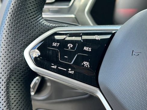 Certified 2024 Volkswagen Tiguan SE R-Line FWD image 22
