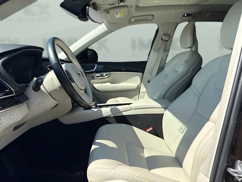 Used 2018 Volvo XC90 T6 Momentum w/ Momentum Plus Package AWD/4WD image 9